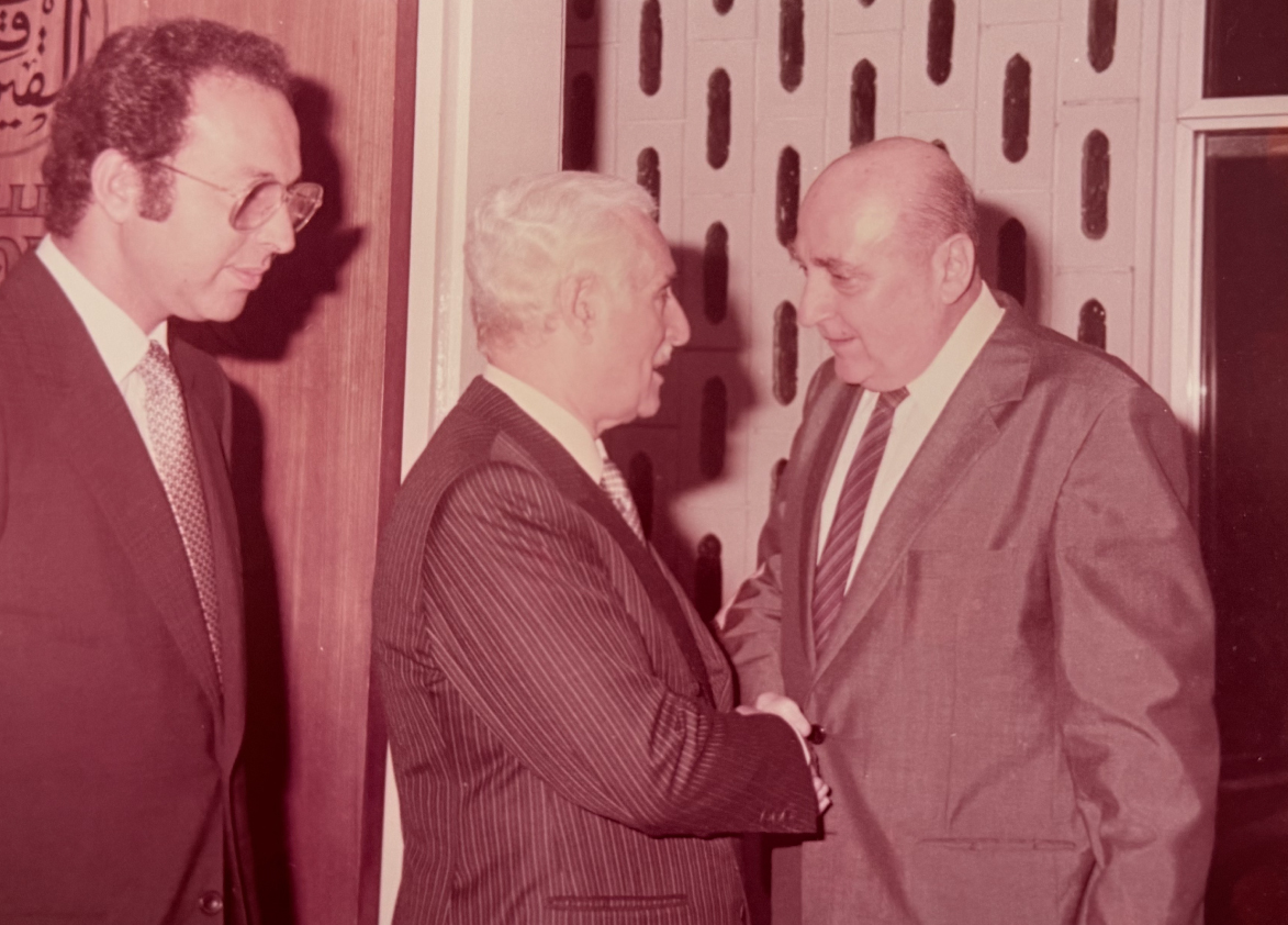 1982 : Réception organisée à l'occasion de la création de l'Arab Tunisian Bank (ATB), en présence de M. Abdelmajid SHOMAN, Chairman de l'Arab Bank et de l'ATB, de M. Hassib SABEGH, membre du Conseil d'administration de l'Arab Bank et de l'ATB, et de M. Hatem KCHOUK, Président-Directeur Général de l'ATB.